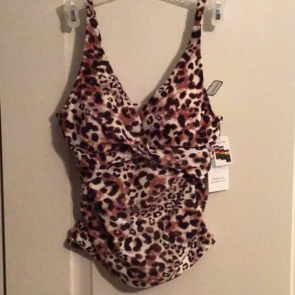 Leopard print, bathing suit top underwire size 4/6 new with tags